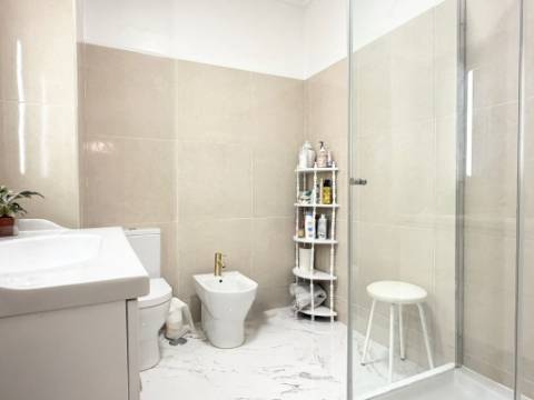 Apartamento T2 - Bobadela - c/ Parqueamento - Arrecadação