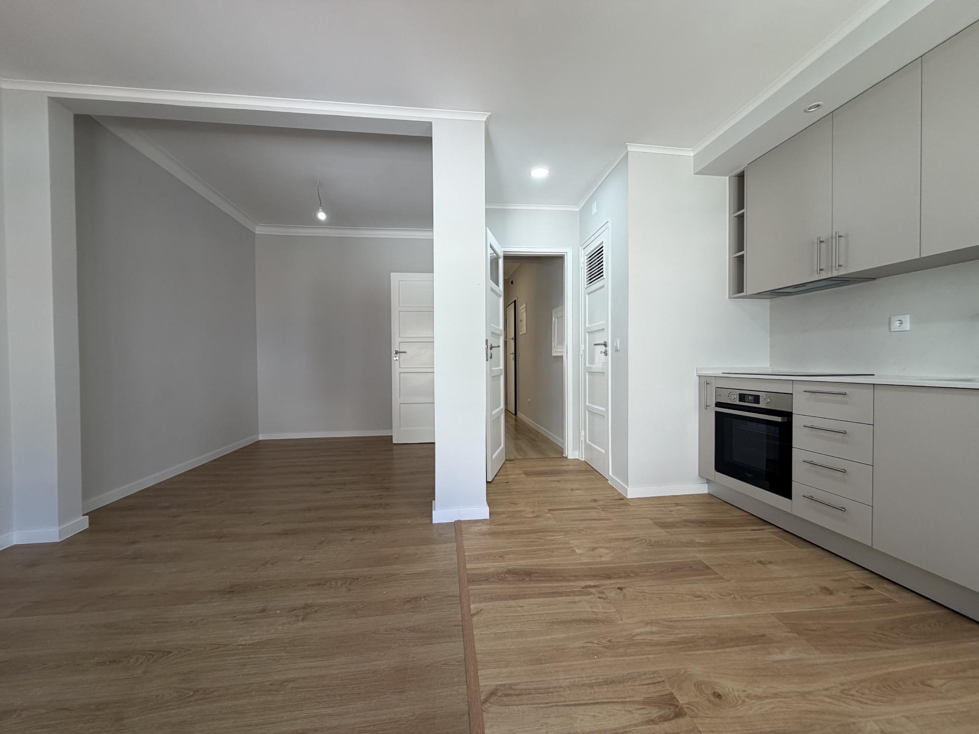 Apartamento T2 - Moscavide - 3º Andar - Completamente Remodelado