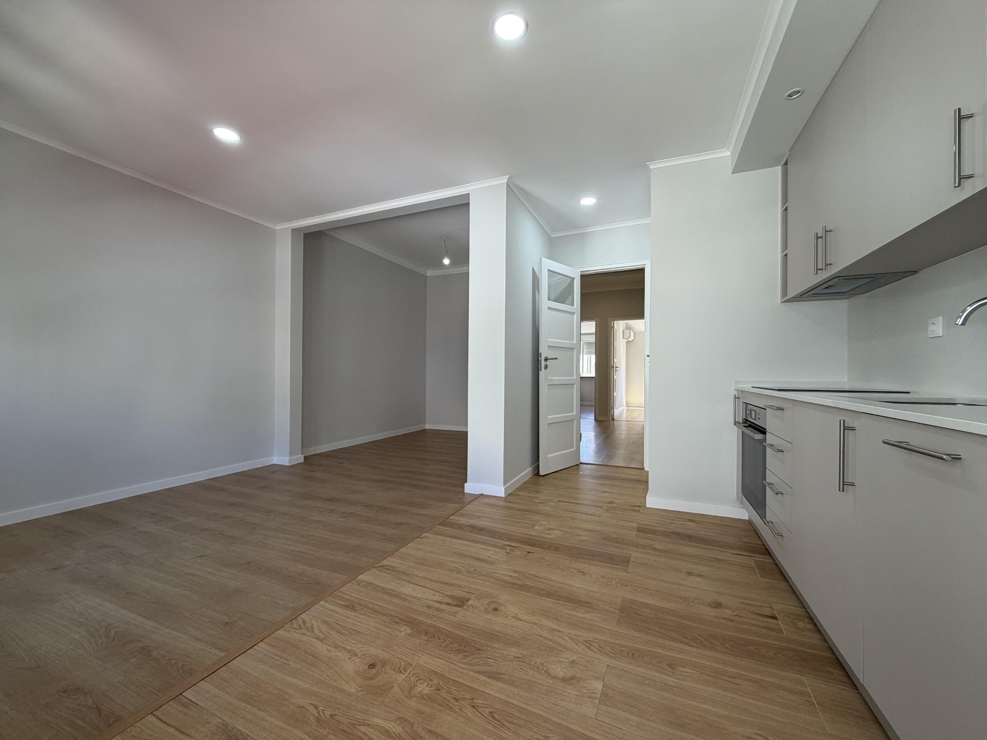 Apartamento T2 - Moscavide - 3º Andar - Completamente Remodelado