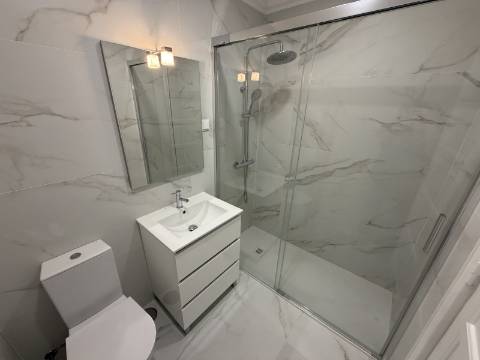 Apartamento T2 - Moscavide - 3º Andar - Completamente Remodelado