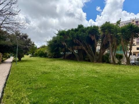 Excelente T2 - Quinta do Património - 2 Parqueamentos