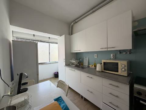 T2 p/ Venda - Moscavide - RCH ALTO - Luminoso
