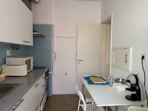 T2 p/ Venda - Moscavide - RCH ALTO - Luminoso