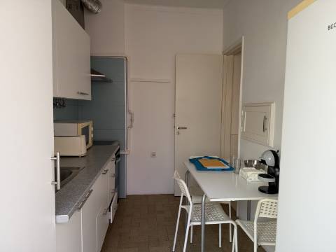 T2 p/ Venda - Moscavide - RCH ALTO - Luminoso