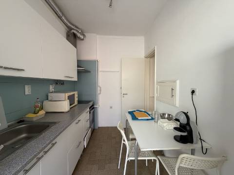 T2 p/ Venda - Moscavide - RCH ALTO - Luminoso