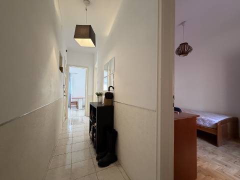 T2 p/ Venda - Moscavide - RCH ALTO - Luminoso