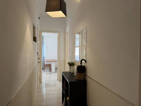 T2 p/ Venda - Moscavide - RCH ALTO - Luminoso
