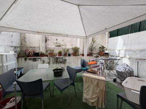 T1+1 p/ Venda em Moscavide - Terraço - RCH