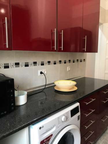 Arrenda-se QUARTO - Vila de Moscavide - junto à Universidade IADE - Metro