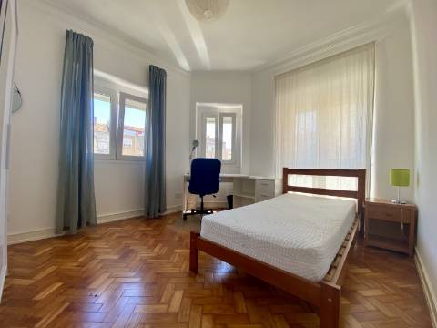 Arrenda-se Quarto - Moscavide - junto à Universidade Europeia