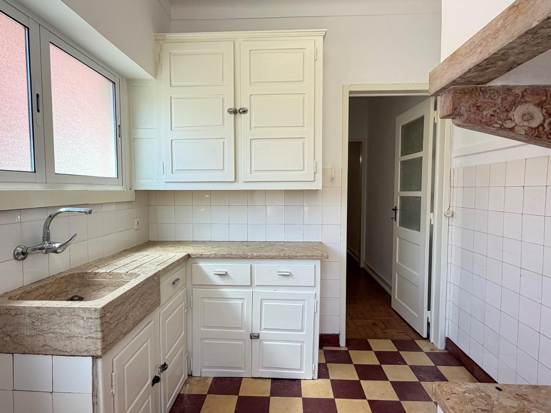 Apartamento T1+1 - Moscavide - R/C Alto - Central