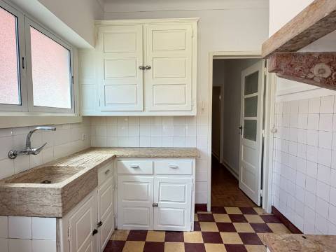 Apartamento T1+1 - Moscavide - R/C Alto - Central