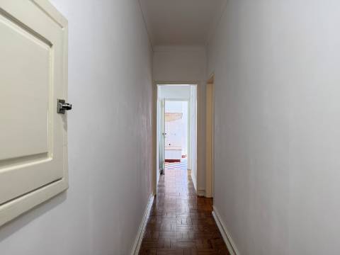 Apartamento T1+1 - Moscavide - R/C Alto - Central