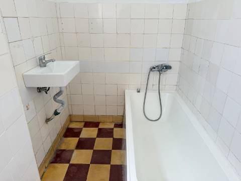 Apartamento T1+1 - Moscavide - R/C Alto - Central