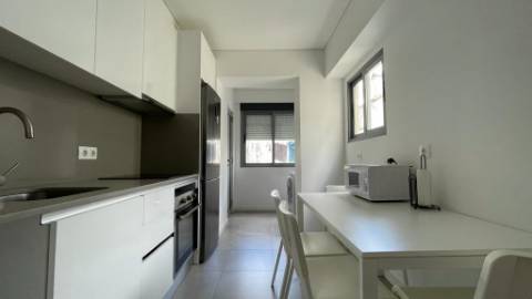 Apartamento T2 - Moscavide p/ Arrendar Junto à Universidade IADE - Muita Luz
