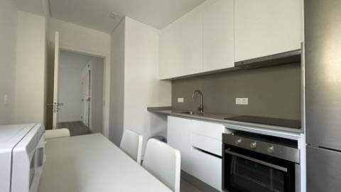 Apartamento T2 - Moscavide p/ Arrendar Junto à Universidade IADE - Muita Luz