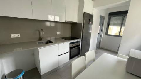 Apartamento T2 - Moscavide p/ Arrendar Junto à Universidade IADE - Muita Luz