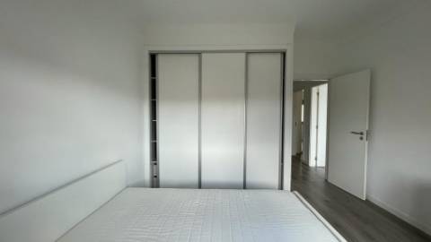 Apartamento T2 - Moscavide p/ Arrendar Junto à Universidade IADE - Muita Luz