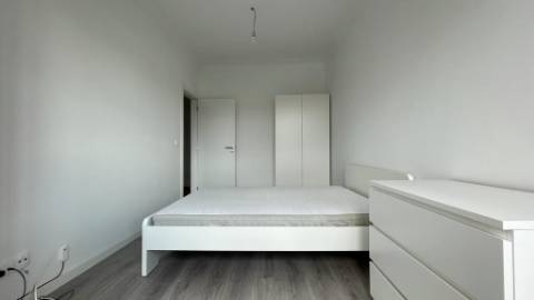 Apartamento T2 - Moscavide p/ Arrendar Junto à Universidade IADE - Muita Luz