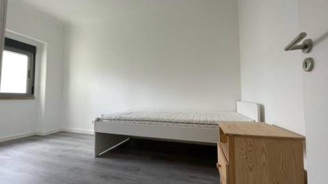 Apartamento T2 - Moscavide p/ Arrendar Junto à Universidade IADE - Muita Luz