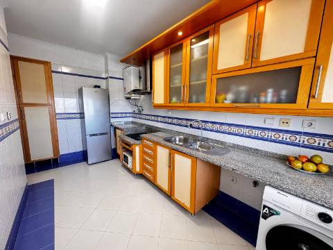 ApartamentoT3, com parqueamento Nova Azeda, Setubal