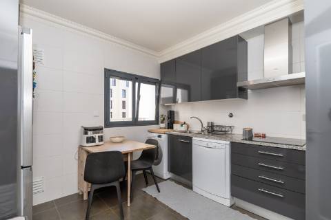 Apartamento t2 ,com parqueamento, Bairro do Liceu , Setubal