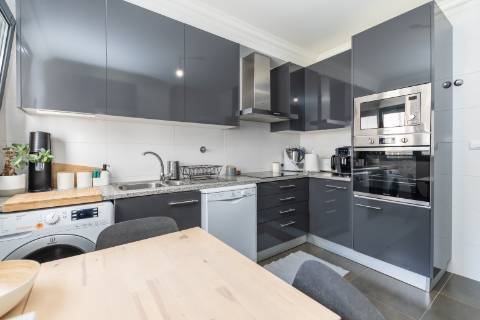 Apartamento t2 ,com parqueamento, Bairro do Liceu , Setubal