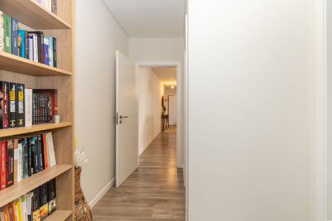 Apartamento t2 ,com parqueamento, Bairro do Liceu , Setubal