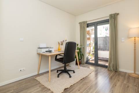 Apartamento t2 ,com parqueamento, Bairro do Liceu , Setubal