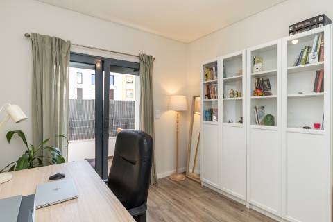 Apartamento t2 ,com parqueamento, Bairro do Liceu , Setubal