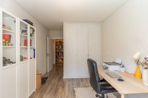 Apartamento t2 ,com parqueamento, Bairro do Liceu , Setubal