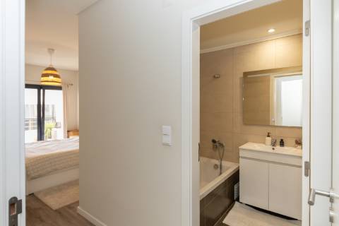 Apartamento t2 ,com parqueamento, Bairro do Liceu , Setubal