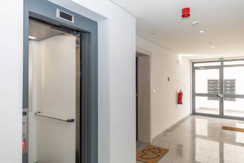 Apartamento t2 ,com parqueamento, Bairro do Liceu , Setubal