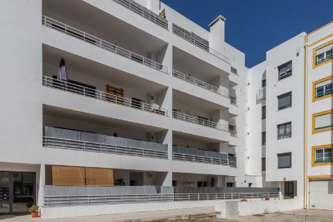 Apartamento t2 ,com parqueamento, Bairro do Liceu , Setubal