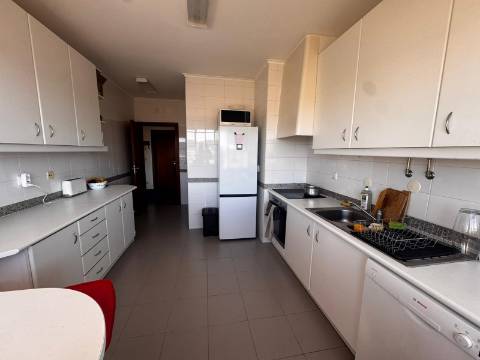 ApartamentoT3 com parqueamento, Nova Azeda , Setubal