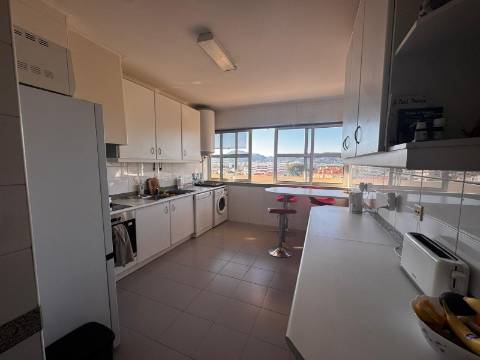 ApartamentoT3 com parqueamento, Nova Azeda , Setubal