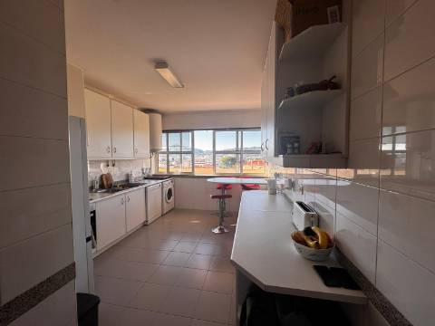 ApartamentoT3 com parqueamento, Nova Azeda , Setubal