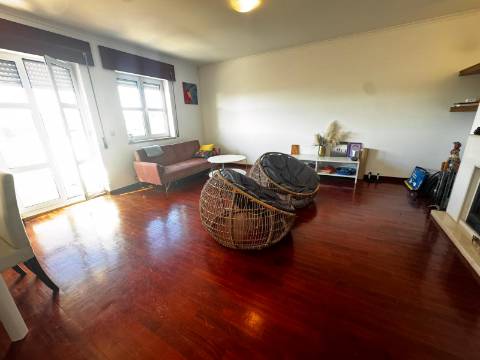 ApartamentoT3 com parqueamento, Nova Azeda , Setubal