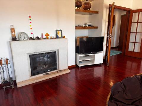 ApartamentoT3 com parqueamento, Nova Azeda , Setubal