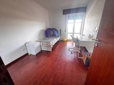 ApartamentoT3 com parqueamento, Nova Azeda , Setubal