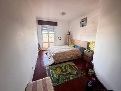 ApartamentoT3 com parqueamento, Nova Azeda , Setubal