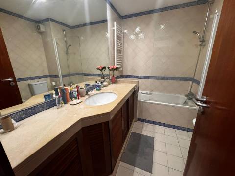 ApartamentoT3 com parqueamento, Nova Azeda , Setubal