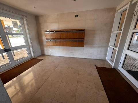 ApartamentoT3 com parqueamento, Nova Azeda , Setubal