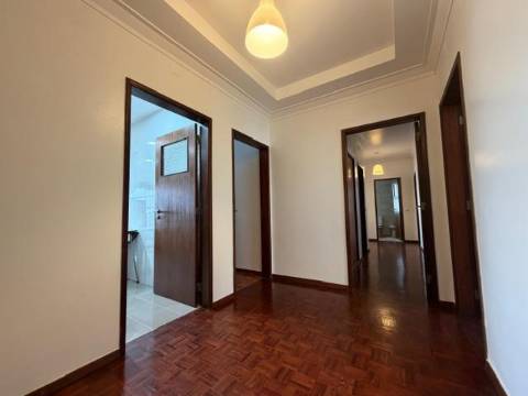 Apartamento T4, Aranguês, Setúbal