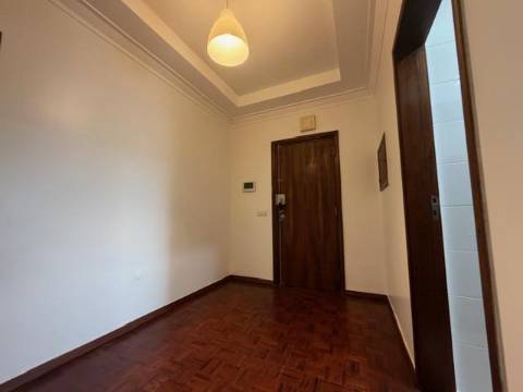 Apartamento T4, Aranguês, Setúbal