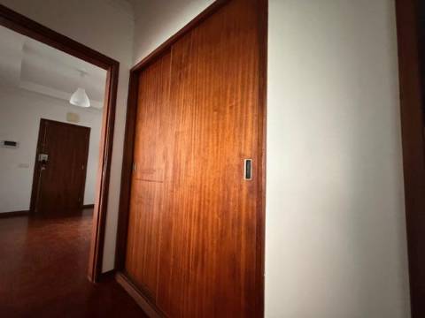 Apartamento T4, Aranguês, Setúbal