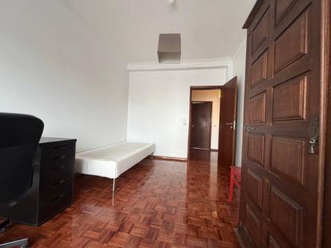 Apartamento T4, Aranguês, Setúbal