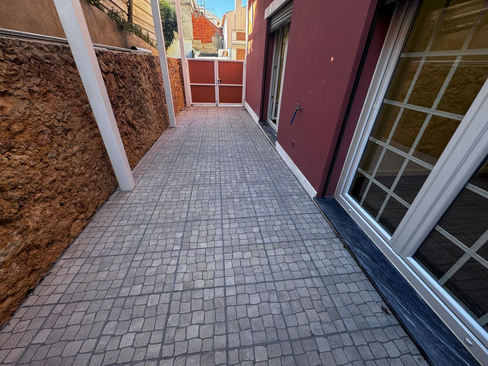 Apartamento t1 , com quintal , novo , Palhavã Setubal