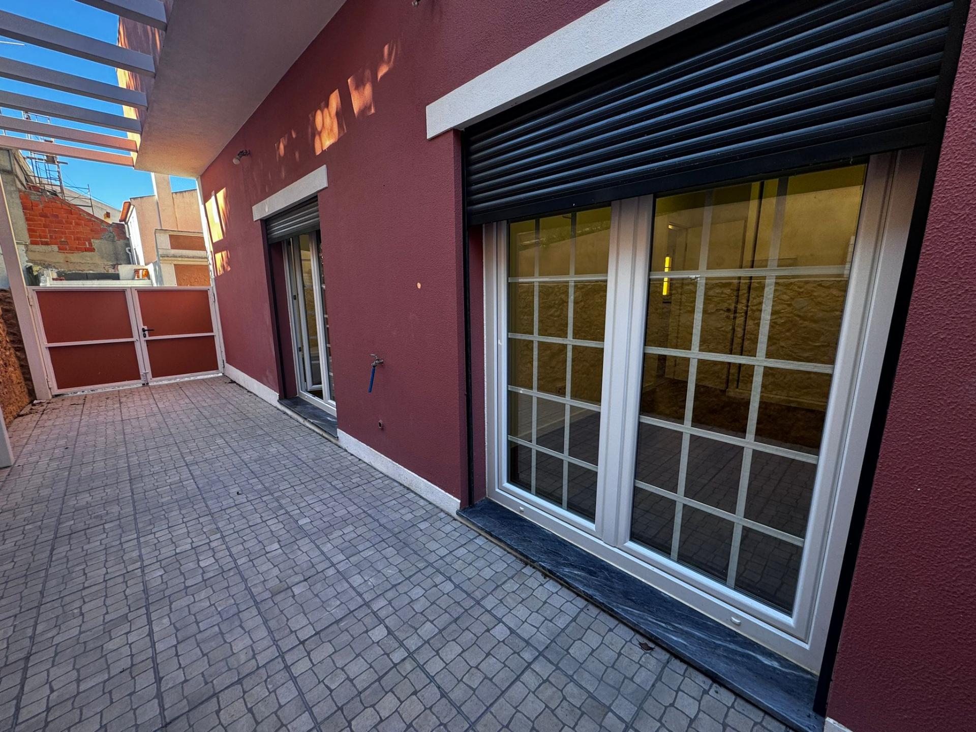 Apartamento t1 , com quintal , novo , Palhavã Setubal