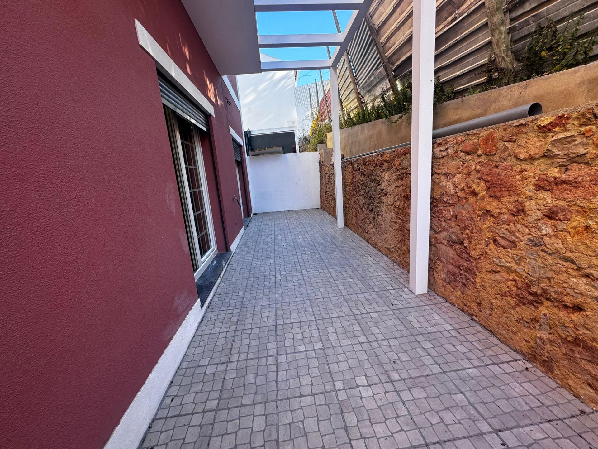 Apartamento t1 , com quintal , novo , Palhavã Setubal